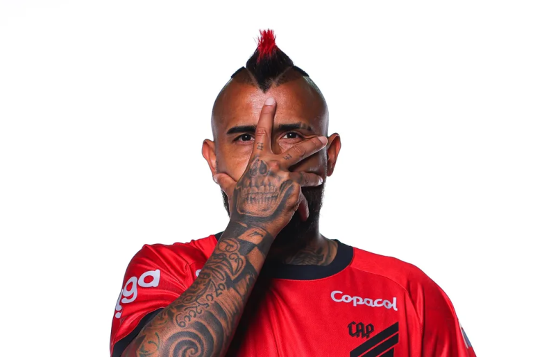 Oficial: Athletico-PR anuncia a contratação do volante Vidal, ex-Flamengo