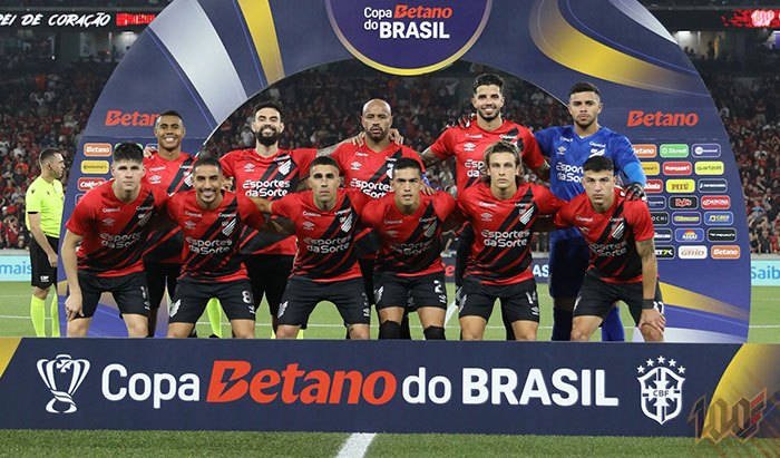 Time do Athletico perfilado na Copa do Brasil