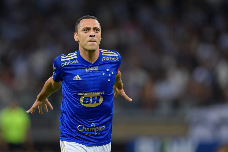 Rômulo, lateral-direito do Cruzeiro