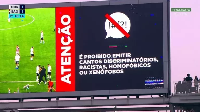 Clássico entre Corinthians e São Paulo foi paralisado por cantos homofóbicos. Foto: Reprodução/Premiere