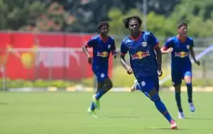 Garotos do sub-17 do RB Bragantino em campo.
