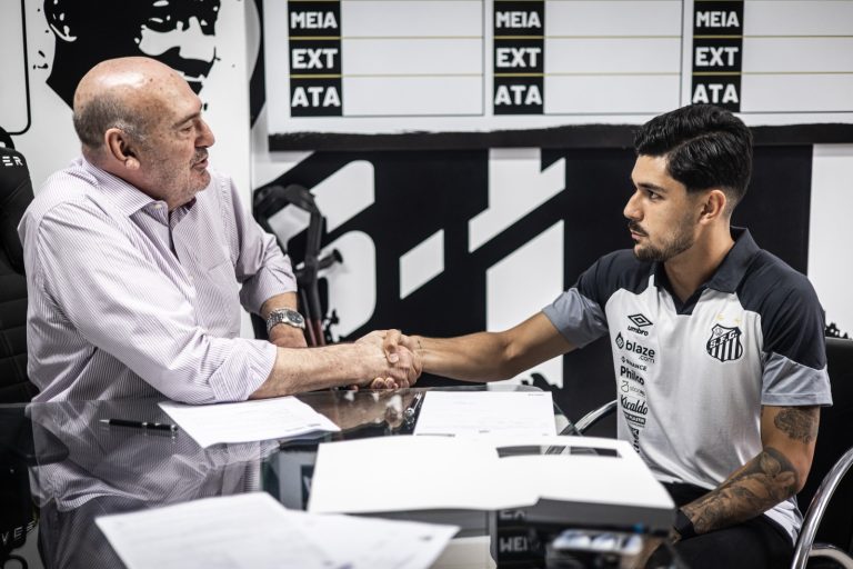 João Basso foi anunciado pelo Santos