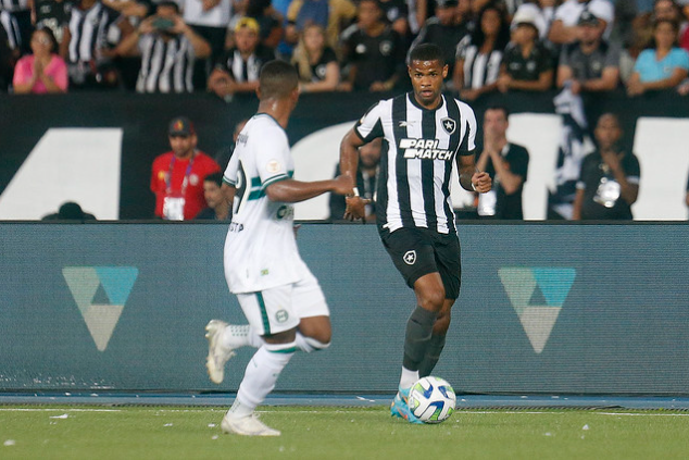 Júnior Santos em Botafogo x Coritiba