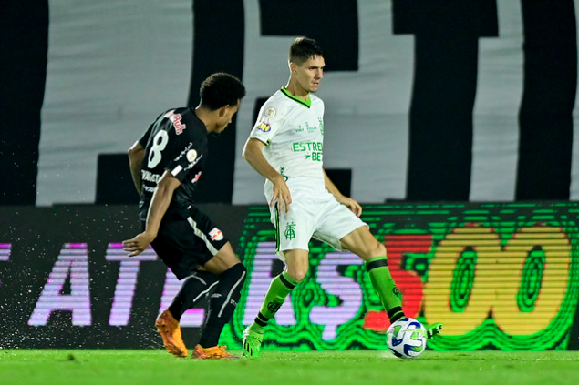 Lucas Evangelista e Alê, meiocampistas, em Red Bull Bragantino x América-MG