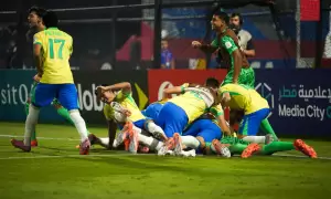 brasil comemorando a classificação sobre a frança na copa do mundo sub-17