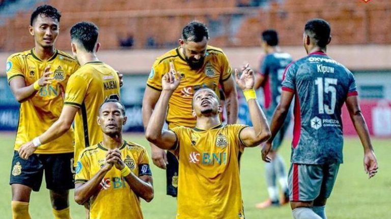 brasileiro se destaca na sua equipe do futebol da Indonésia