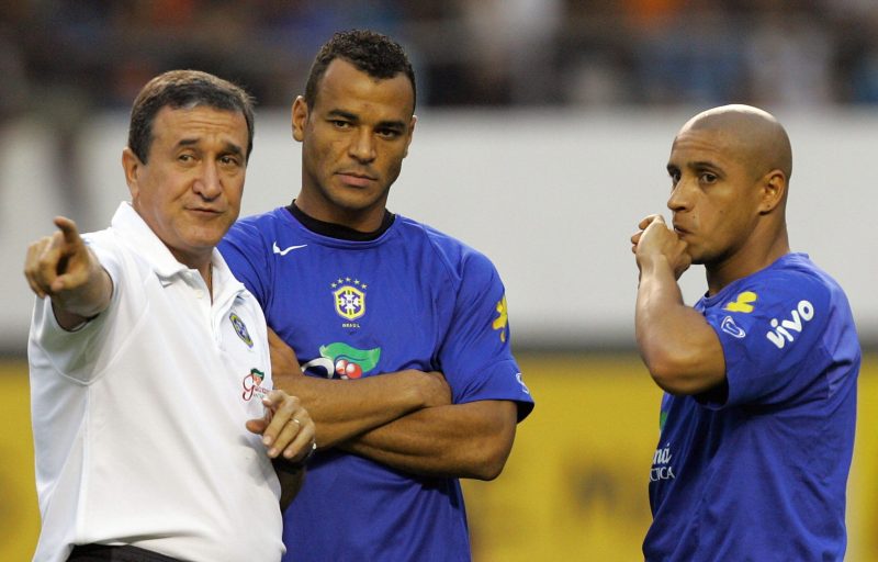 Cafu e Roberto Carlos, laterais, e Carlos Alberto Parreira, técnico da seleção brasileira