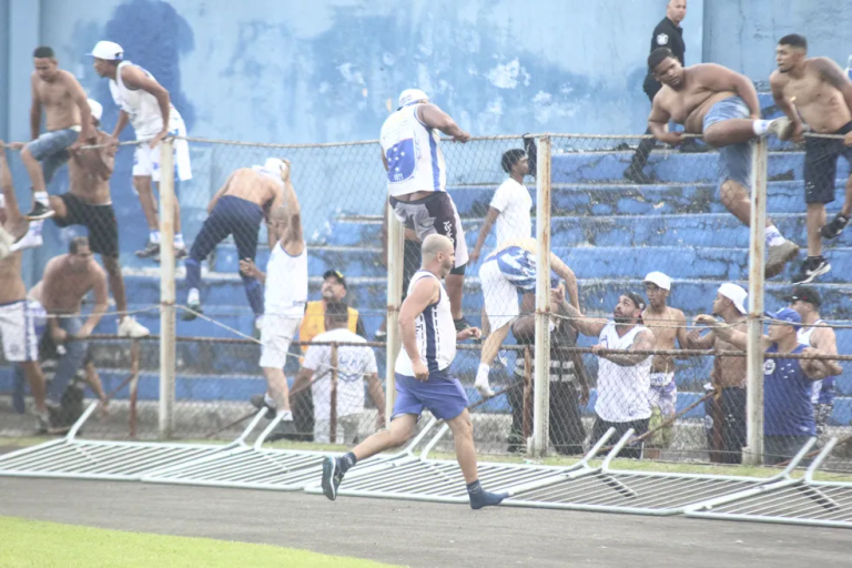 Briga de torcedores do Cruzeiro e do Coritiba