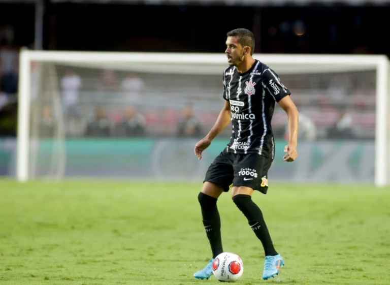 Bruno Melo deve encerrar sua passagem no Corinthians contra o Coritiba, pelo Brasileirão