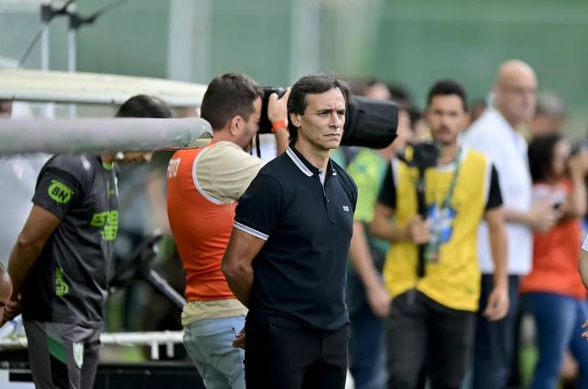 Fabián Bustos, técnico do América-MG