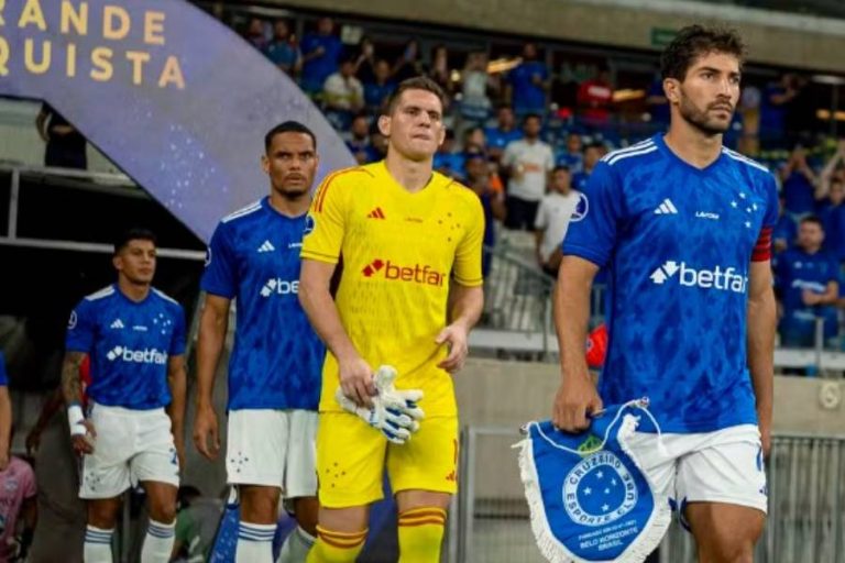 Neris, Rafael Cabral e Lucas Silva foram vaiados durante Cruzeiro x Alianza