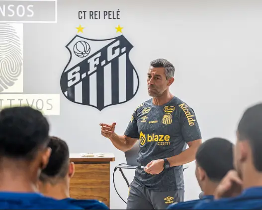 Pedro Caixinha, técnico do Santos