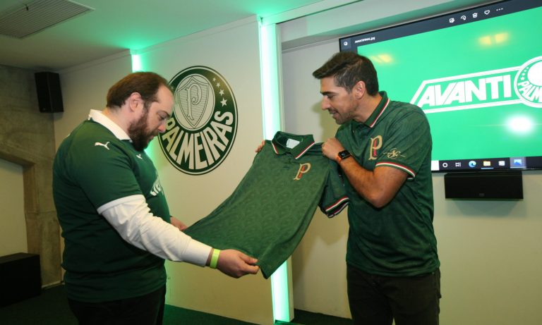 Camisa do Palmeiras desenhada por Abel Ferreira