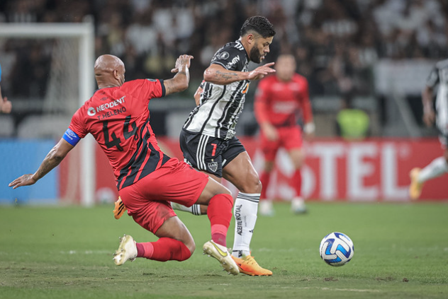 Thiago Heleno - zagueiro - e Hulk, atacante, em Atlético-MG x Athletico