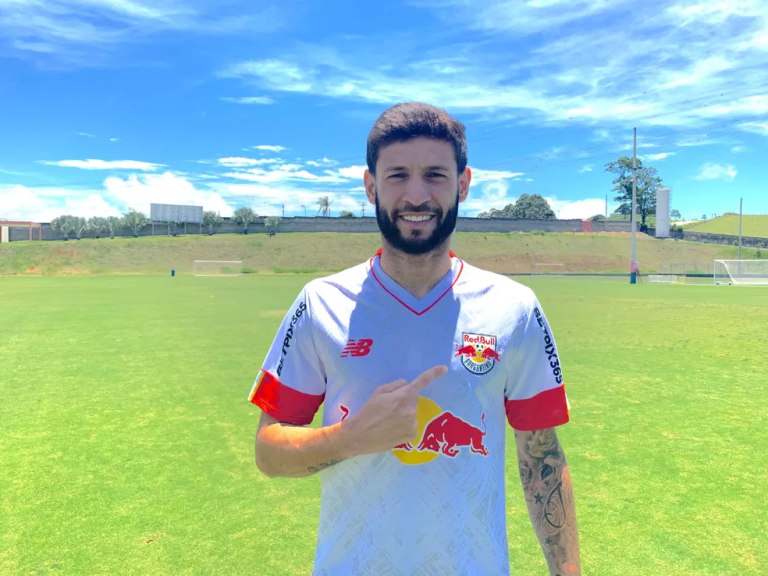 Pretendido por outros clubes, Juninho Capixaba é anunciado pelo Red Bull Bragantino