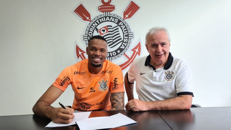 Carlos Miguel renovou o contrato com o Corinthians por três anos