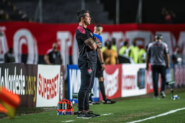 Thiago Carpini, técnico do Vitória