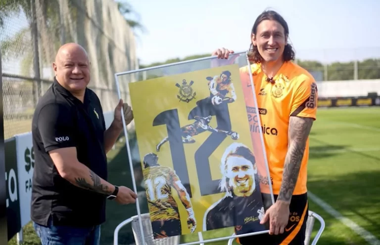 Ronaldo Giovanelli e Cássio em homenagem no Corinthians — Foto: Rodrigo Coca/Ag. Corinthians