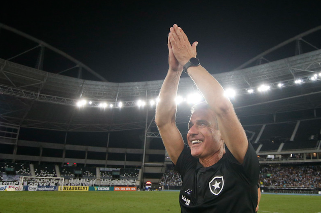 Luís Castro, técnico do Botafogo