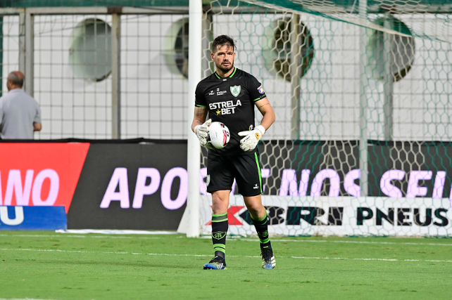 Matheus Cavichioli, goleiro do América-MG