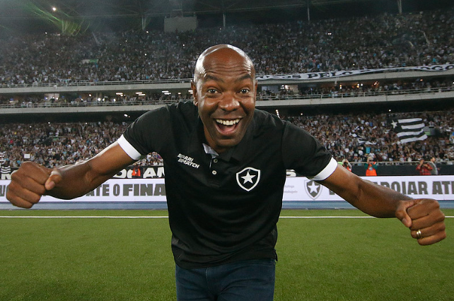 Cláudio Caçapa, técnico do Botafogo