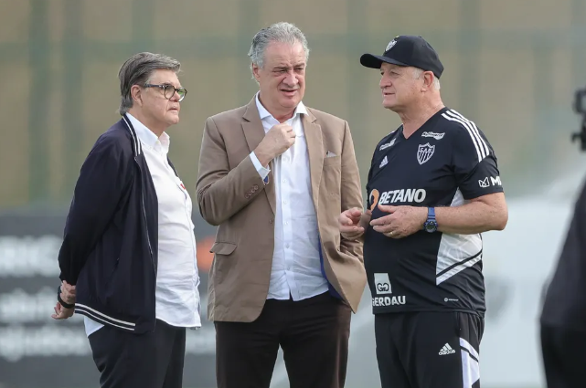 Diretoria do Atlético-MG com Felipão, técnico do clube