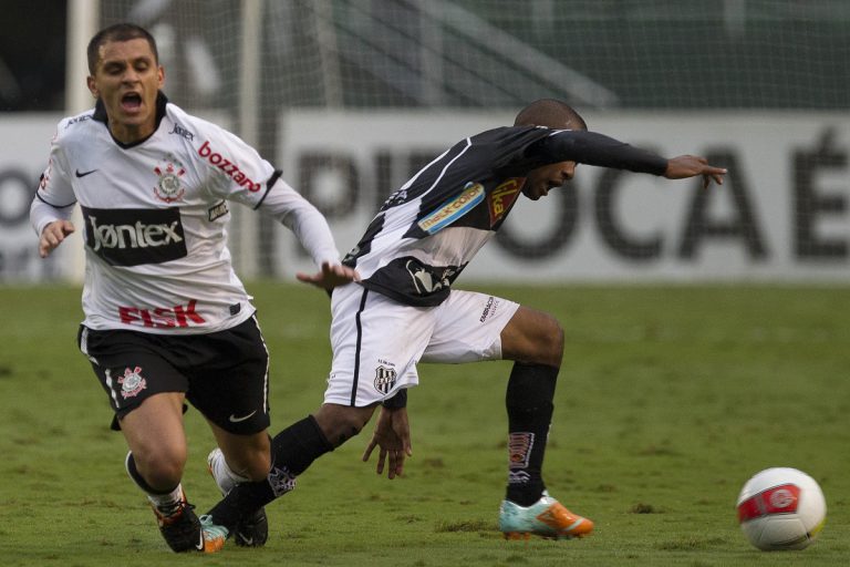 O Corinthians foi eliminado pela Ponte Preta nas quartas do Paulistão de 2012