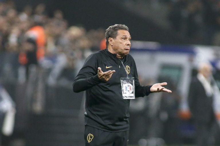 Vanderlei Luxemburgo, técnico do Corinthians