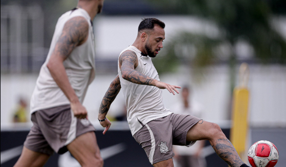 Após lesão de Maycon, Corinthians vê disputa por vaga no meio-campo - Confira