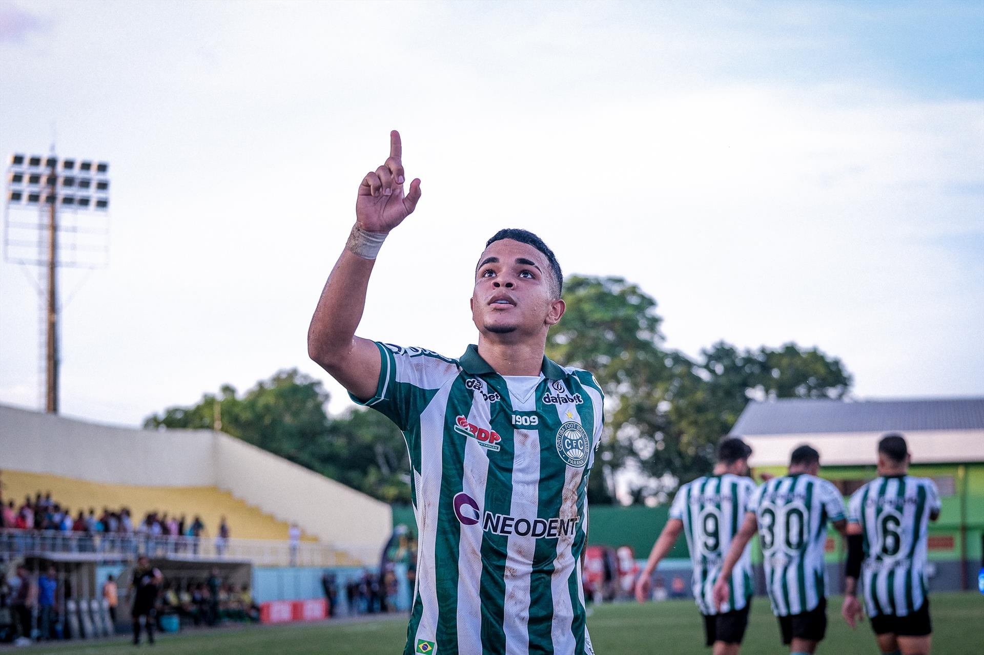 Saiba Onde Assistir, Ao Vivo, A Partida Entre Operário E Coritiba Deste ...