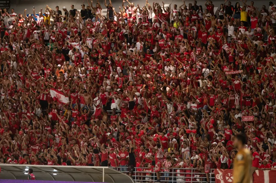 Torcida do CRB no estádio Rei Pelé