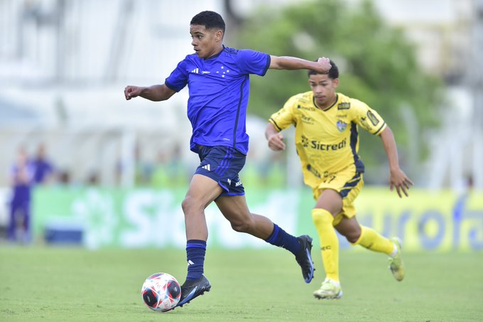 Jogadores de Cruzeiro x Nova Mutum pela Copinha