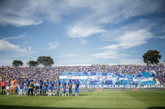 Torcida do Cruzeiro na Arena do Jacaré