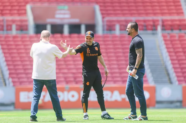 Alessandro Barcellos, Magrão e Eduardo Coudet no Internacional