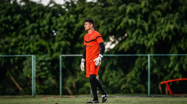 Denis, goleiro do Sport. Foto: Rafael Bandeira/Sport Club do Recife