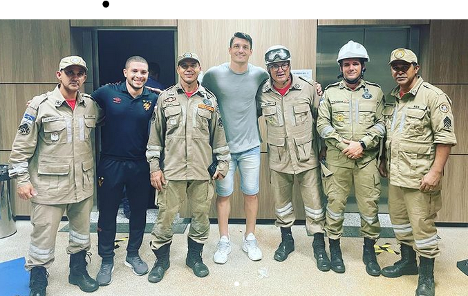 Denis, do Sport, ficou preso por 4 horas no elevador da Arena Pernambuco com mais oito pessoas. Foto: Reprodução/Instagram