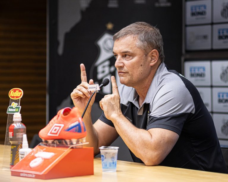 Diego Aguirre é apresentado no Santos