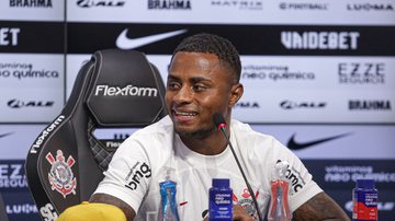 Diego Palacios é apresentado pelo Corinthians.