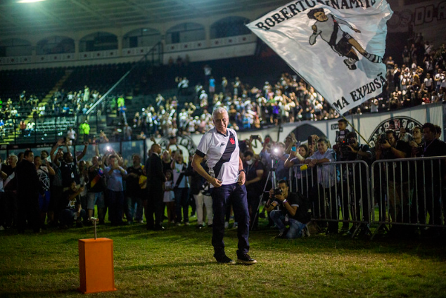 Homenagem a Roberto Dinamite em São Januário