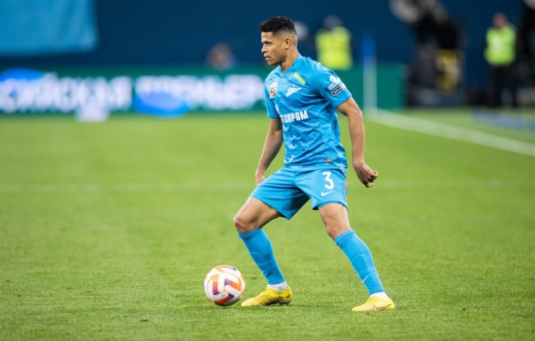 Douglas Santos, lateral-esquerdo do Zenit