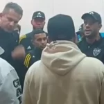 torcida organizada do atlético-mg cobrando os jogadores após derrota para o Palmeiras