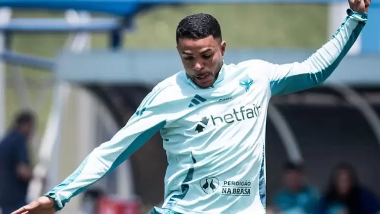 Wanderson sofreu uma lesão após choque com Gustavo Gómez