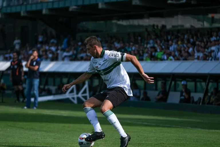 Zagueiro Henrique, do Coritiba. Foto: Reprodução/Coritiba