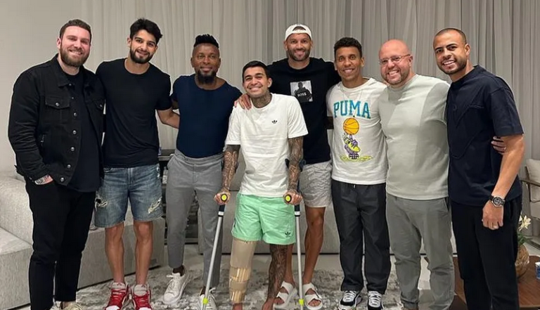 Dudu recebe visita de colegas do Palmeiras. Foto: Reprodução/Instagram