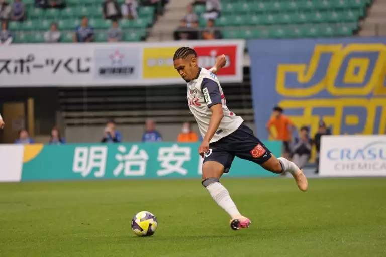 Eduardo Mancha, zagueiro do Ventforet Kofu, do Japão. Foto: Divulgação/Ventforet Kofu