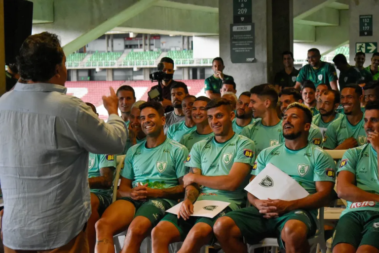 Reapresentação do América-MG tem reforços e situações indefinidas para 2023; confira o grupo de jogadores