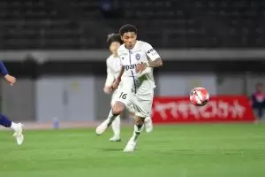 Emerson Deocleciano, atacante brasileiro do V-Varen Nagasaki, da J-League 2. Foto: Divulgação/V-Varen Nagasaki