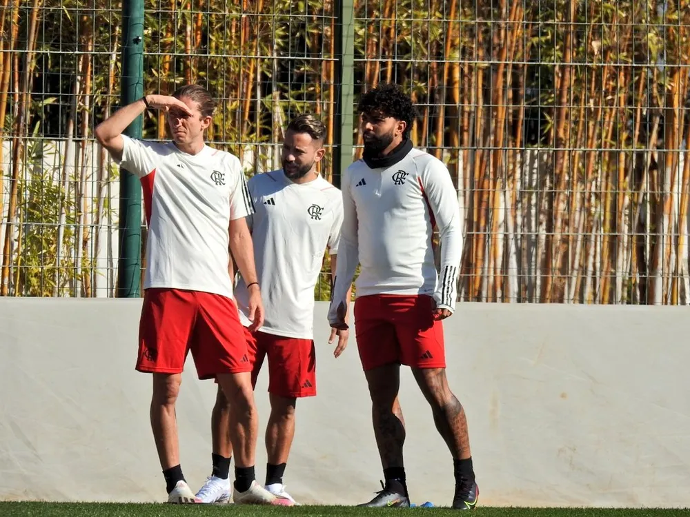 Filipe Luís, Everton Ribeiro e Gabigol em treino do Flamengo no Marrocos — Foto: Fred Gomes