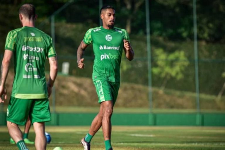 Fábio Gomes em treino do Juventude