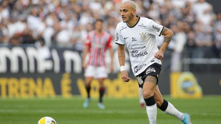 Saiba o que Fábio Santos falou sobre o revezamento na lateral do Corinthians